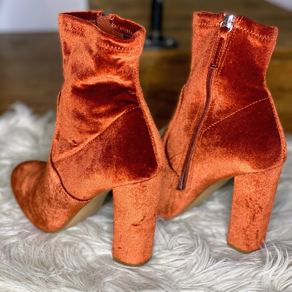 ✨SOLD✨ STEVE MADDEN Velvet Booties Size 7 - Picture 4 of 6
